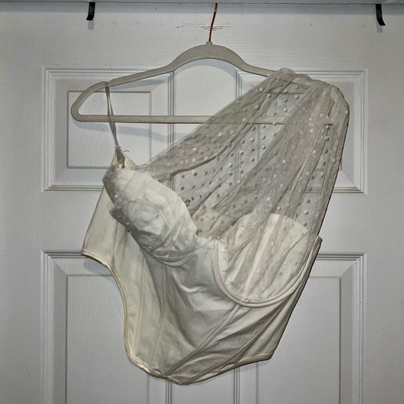 NWOT FASHION NOVA Cropped Strapless Corset With Draped White Lace - Picture 1 of 3